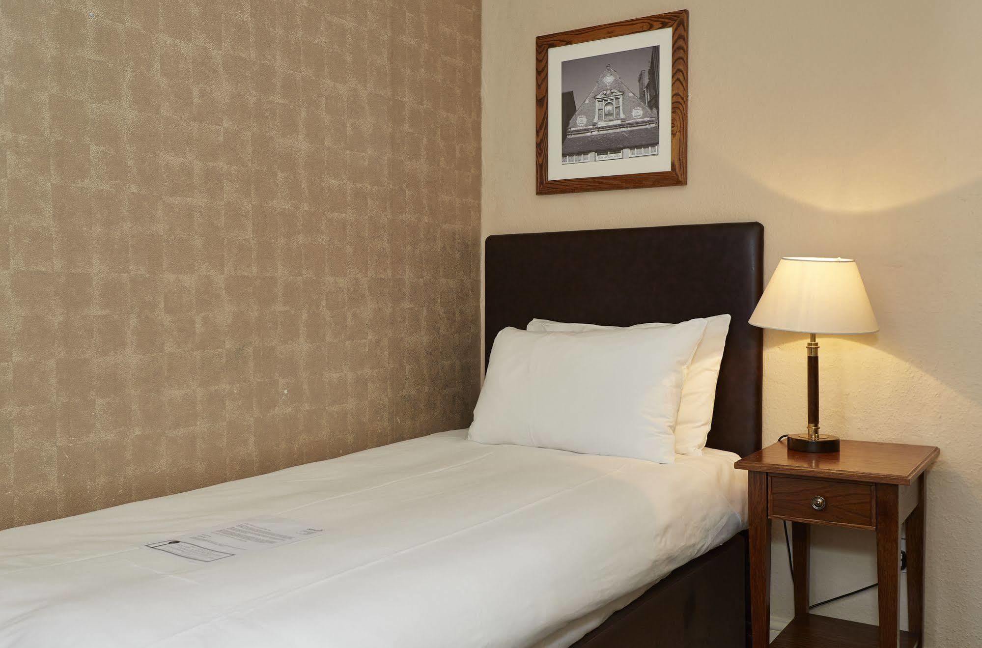 Rising Sun Hotel By Greene King Inns Bishop's Cleeve Εξωτερικό φωτογραφία